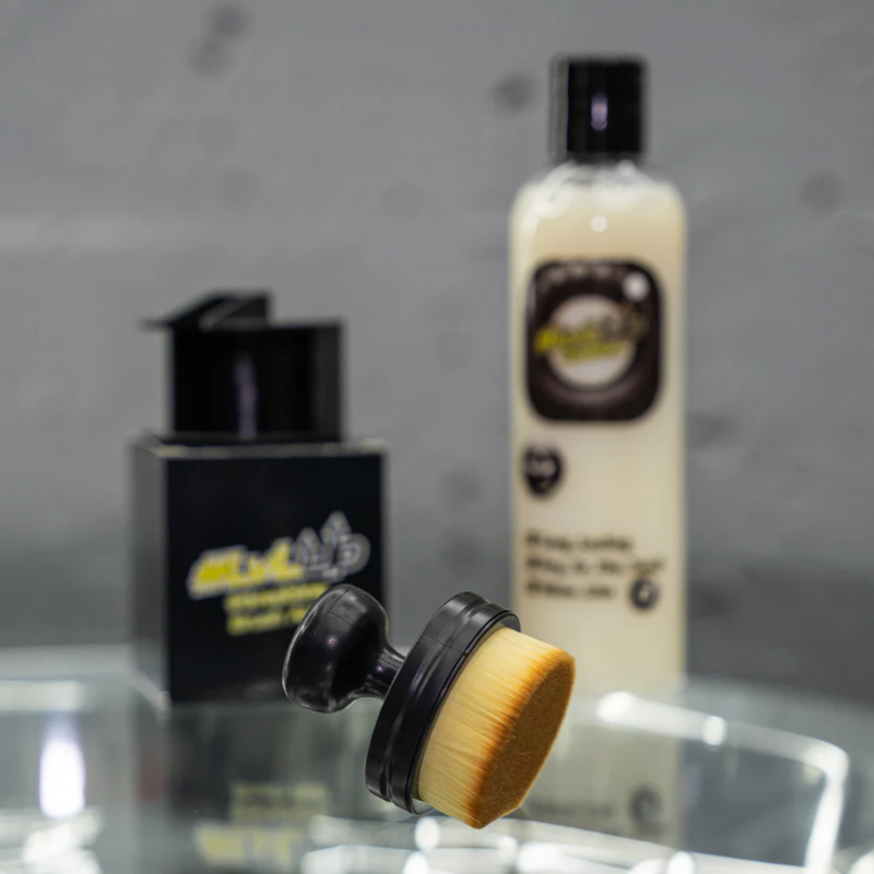 Nettoyant pneu + brosse LVL Up 250ml - Accueil