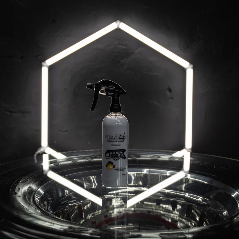 Nettoyant Tableau de Bord Effet Brillant LVL Up 250ml | Brillance et Protection Longue Durée